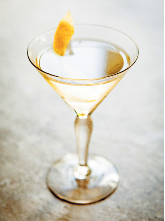 Mezcal cocktail Elegante