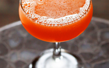 Mezcal-Cocktail “Naked and Famous”