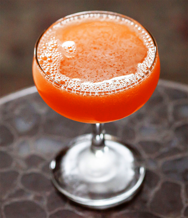 Mezcal cocktail Naked and Famous