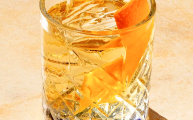 Mezcal- und Tequila-Cocktail “Oaxaca Old-Fashioned”