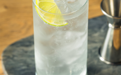 Mezcal- und Tequila-Cocktail “Tequila und Tonic”